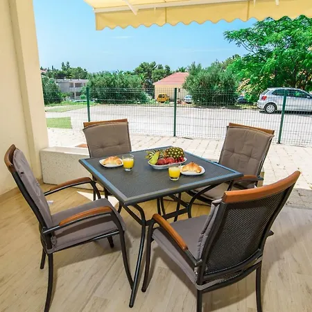 Leone Lukas Apartman