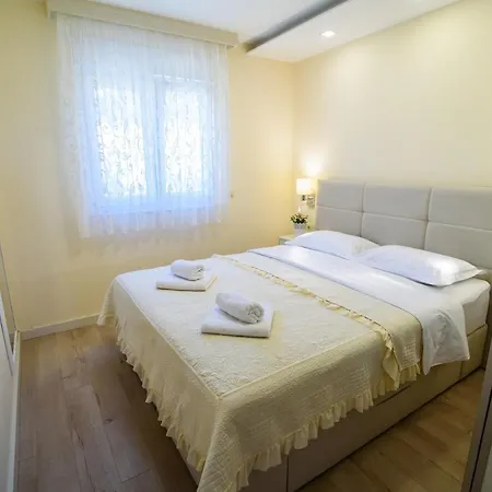 Leone Lukas Apartman