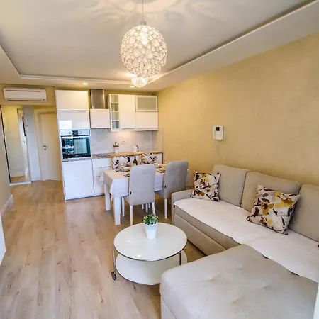 Leone Lukas Apartman Promajna