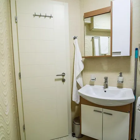 Leone Lukas Apartman
