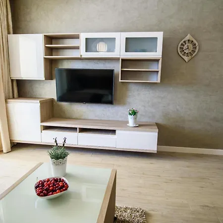 Leone Lukas Apartman