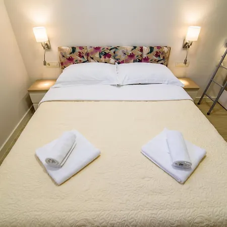 Leone Lukas Apartman *