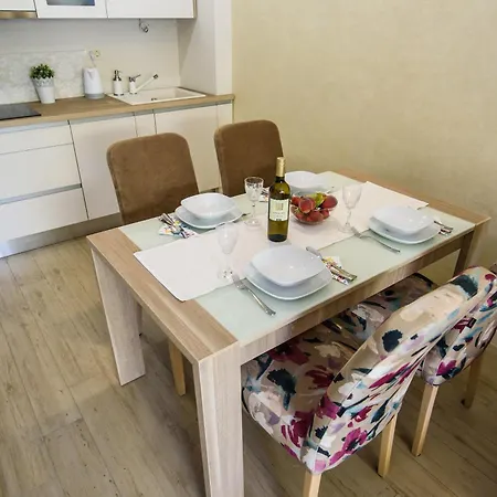 Leone Lukas Apartman Promajna