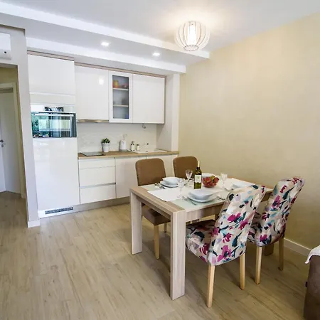 Leone Lukas Apartman