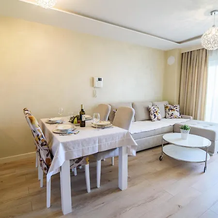 Leone Lukas Apartman Promajna