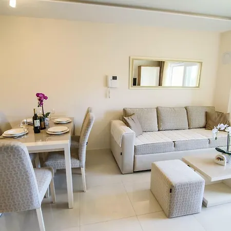 Leone Lukas Apartment